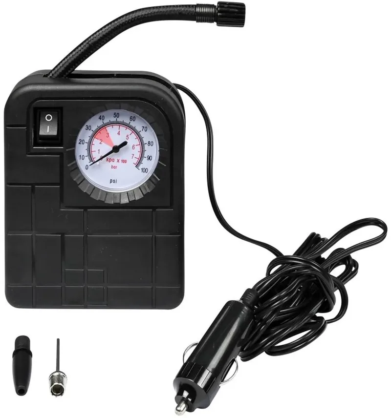 Compacte 12V compressor - 100 PSI - Inclusief adapters - Geschikt voor banden en sportartikelen van Benson – productafbeelding