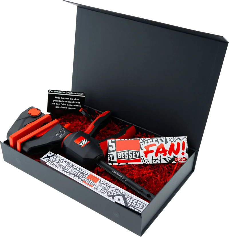 Geschenkbox Einhandzwinge EZ360-15 mit Gravur inkl. Clippix XC1 Federzwinge & Zollstock | Exklusives personalisiertes Handwerker Geschenk fra Bessey – produktbillede