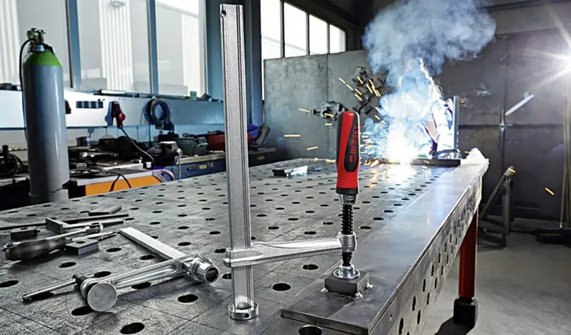 Serre-joint pour tables de soudage Bessey TW28-30-12H de Bessey – image du produit 2 sur 2