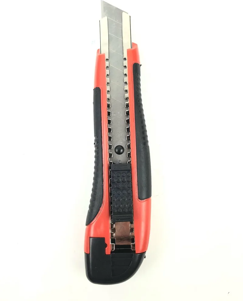 Afbreekmes mesbreedte 18 mm van BGS technic, Zwart rood – productafbeelding