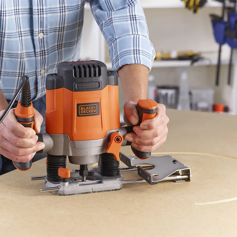 1200W 1/4" bovenfrees 11 acc koffer - KW1200EKA-QS de Black+Decker, Orange – image du produit 4 sur 6