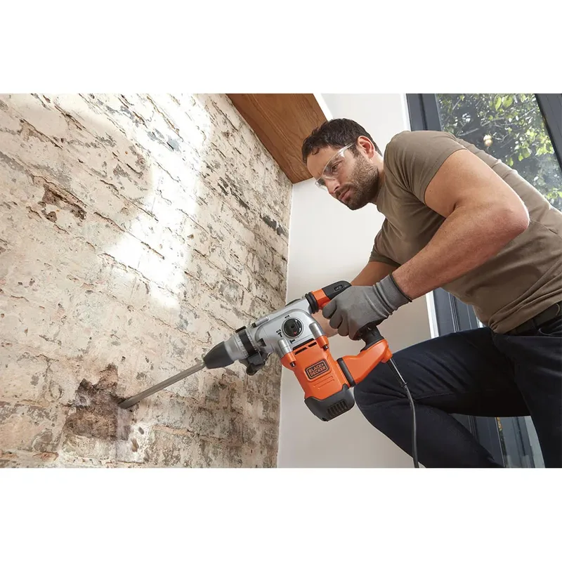 1250W 3.7J Pneumatische boorhamer met accessoires in koffer - BEHS03K-QS de Black+Decker – image du produit 5 sur 6