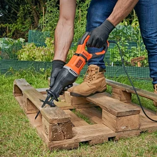 750W Reciprozaag met takkenhouder - BES301-QS de Black+Decker – image du produit 1 sur 6