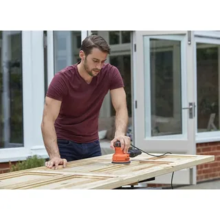 B+D 230W excentrische schuurmachine van Black+Decker – productafbeelding 3 van 4
