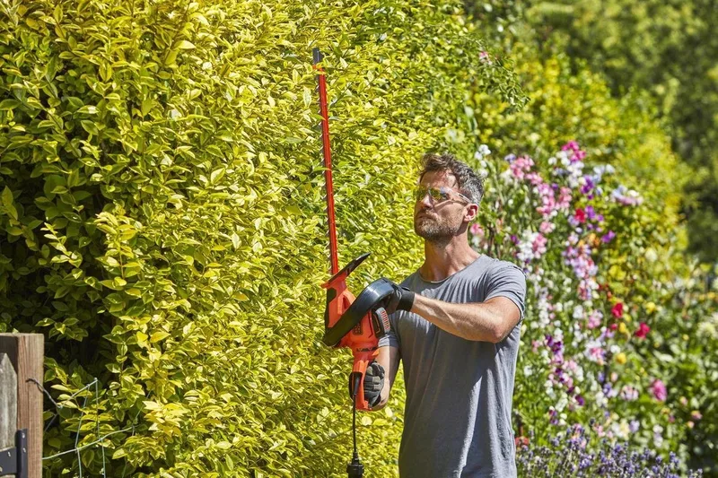 BLACK+DECKER 650W 60cm 25mm TWIST Heggenschaar - BEHTS551-QS by Black+Decker – product image 6 of 7