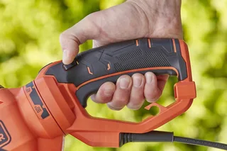 BLACK+DECKER 650W 60cm 25mm TWIST Heggenschaar - BEHTS551-QS by Black+Decker – product image 3 of 7