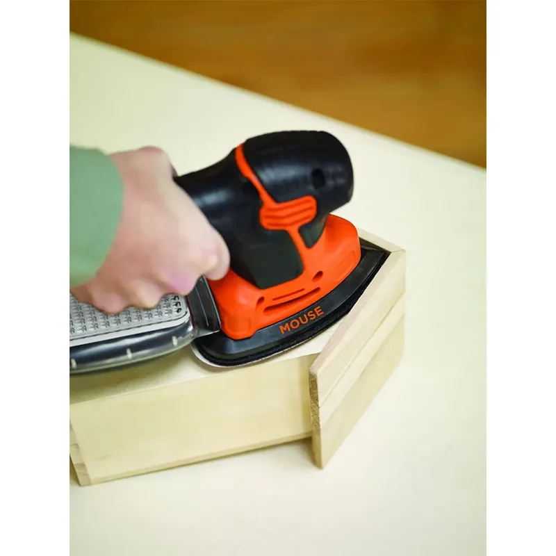 Details Mouse Ka2000qs Schuurmachine 120w van Black+Decker – productafbeelding 4 van 6