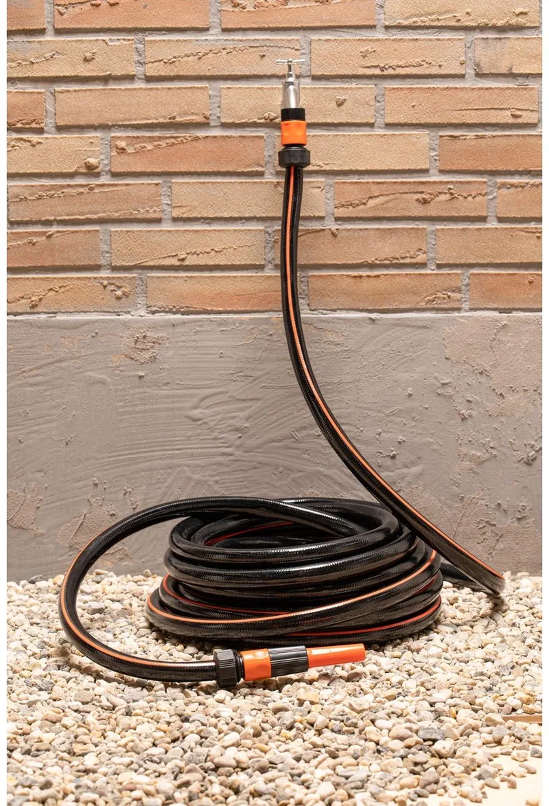 Tuinslang 15 Meter - 19MM - Duurzaam PVC - Tuin Besproeien, Auto Wassen, Zwembad Vullen - Past op Elke Standaard Kraan - Zwart/Oranje de Black+Decker – image du produit