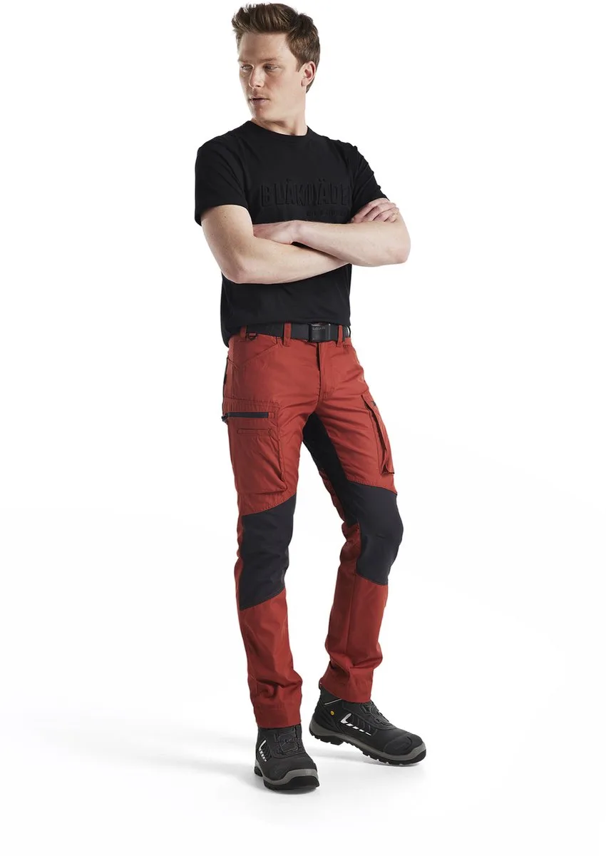 Service werkbroek met stretch 1459-1845 - Gebrand rood/Zwart von Blåkläder, Gebrand rood, Schwarz, C44 – Produktbild