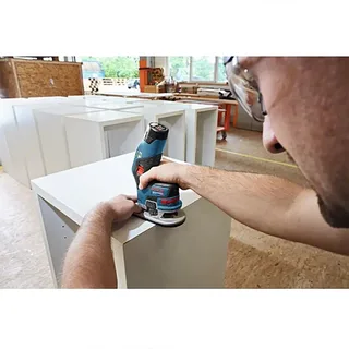 Accu kantenfreesmachine GKF 12V-8 2x 3,0 Ah + lader GAL 1230 CV van Bosch Professional – productafbeelding 4 van 4