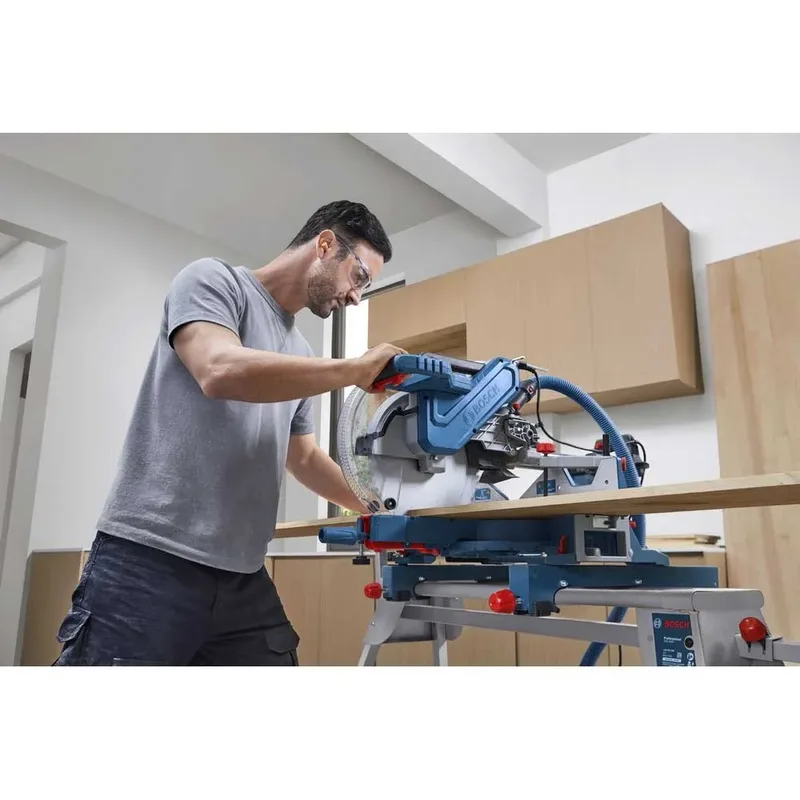 GCM 340-305 D Kap- en verstekzaag - 0601B60000 van Bosch Professional – productafbeelding 2 van 6