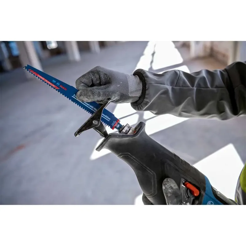 GSA 18V-28 Reciprozaag - BITURBO - Zonder 18V accu en lader - Met 2x zaagblad van Bosch Professional – productafbeelding 4 van 6