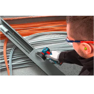 Bosch Akku-Winkelschleifer GWS 12V-76 mit 2 x 3,0 Ah Li-Ion Akku von Bosch Professional – Produktbild 3 von 5