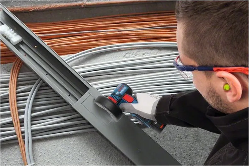 GWS 12V-76 Accu haakse slijper - Zonder 12 V accu en lader - 76 mm van Bosch Professional – productafbeelding 1 van 4