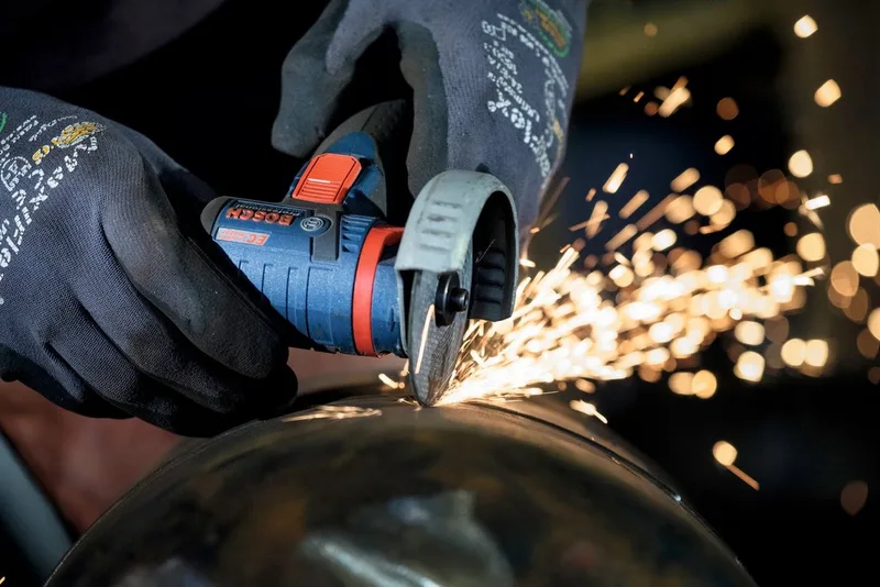 GWS 12V-76 Accu haakse slijper - Zonder 12 V accu en lader - 76 mm van Bosch Professional – productafbeelding 3 van 4