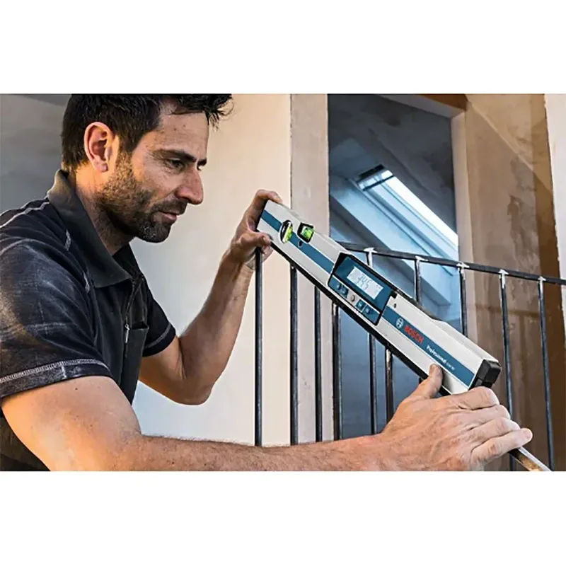 Hoekmeter en waterpas GIM 60 ( 4 x AA batterijen + etui) by Bosch Professional, Blue – product image 2 of 3