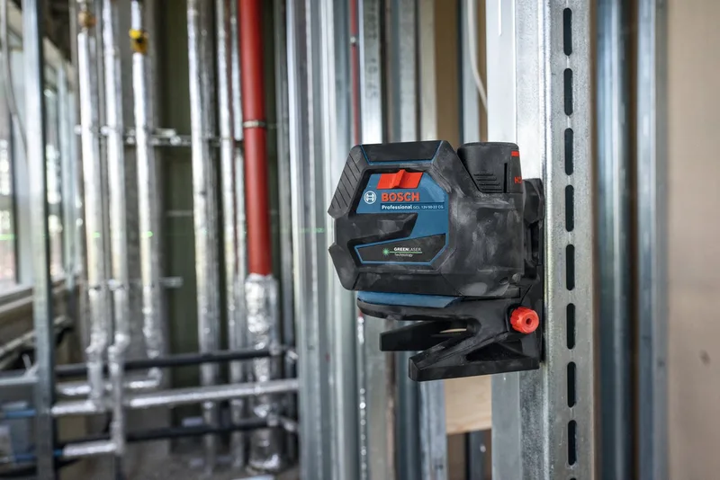 GCL 12V-50-22 CG Punt- en kruislijnlaser groen + BT 150 statief 12V Basic Body met batterijhouder - 0601066S01 van Bosch Professional – productafbeelding 4 van 4