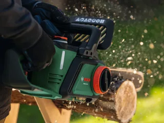 Akku-Kettensäge PKE18V-30-28 SOLO, 30 cm Schwertlänge, ohne Akku und Ladegerät, für schnelles und einfaches Schneiden von großen Ästen und Stämmen van Bosch – productafbeelding 5 van 5