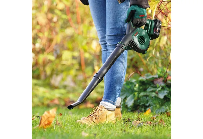 Akku-Laubbläser UniversalLeafBlower 18V-130, ohne Akku und Ladegerät von Bosch Home & Garden, Schwarz – Produktbild 3 von 5