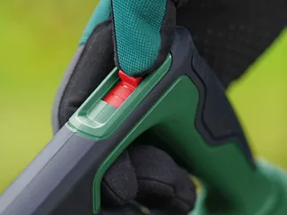 Akku-Laubbläser UniversalLeafBlower 18V-130, ohne Akku und Ladegerät von Bosch Home & Garden, Schwarz – Produktbild 4 von 5