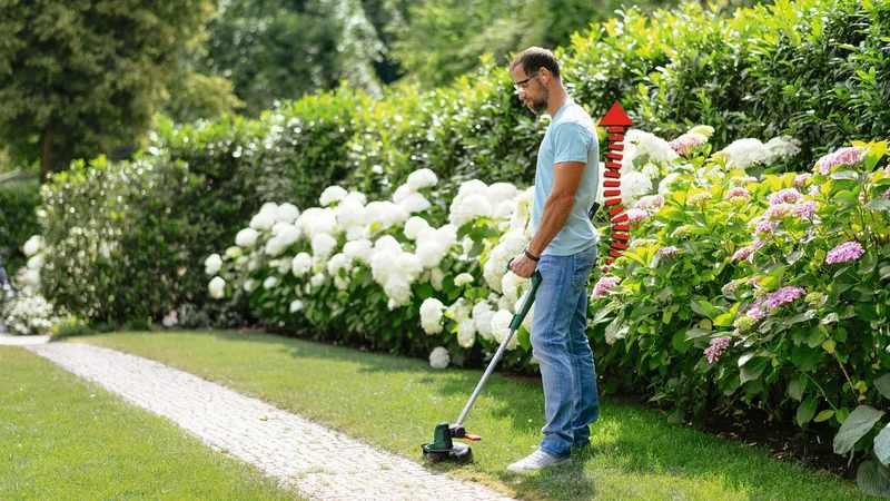 Akku-Rasentrimmer UniversalGrassCut 18V 26, ohne Akku und Ladegerät by Bosch Home & Garden, Green – product image 5 of 5