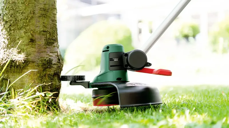 Akku-Rasentrimmer UniversalGrassCut 18V-260 by Bosch – product image 2 of 2