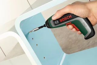 Akku-Schrauber »IXO 7«, 5,5 Nm, (Set), 10-tlg. Bit-Set, Winkelaufsatz, Exzenteraufsatz, Aufbewahrungsbox fra Bosch Home & Garden, Grøn – produktbillede 4 af 5