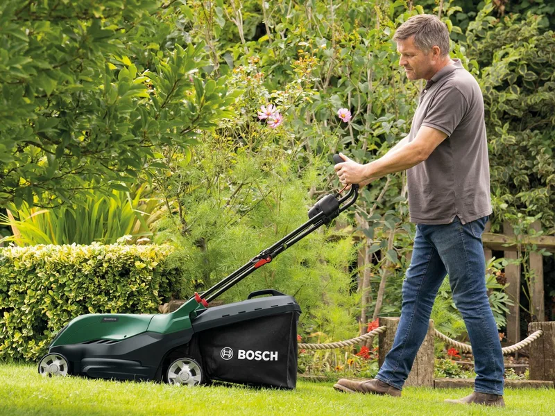Akkurasenmäher AdvancedlRotak 36V-40-650, 40 cm Schnittbreite, mit 2xAkku 36V/2,0 Ah und Ladegerät by Bosch – product image 2 of 5