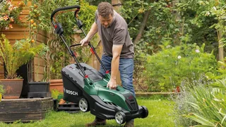 Akkurasenmäher AdvancedlRotak 36V-40-650, 40 cm Schnittbreite, mit 2xAkku 36V/2,0 Ah und Ladegerät by Bosch – product image 5 of 5