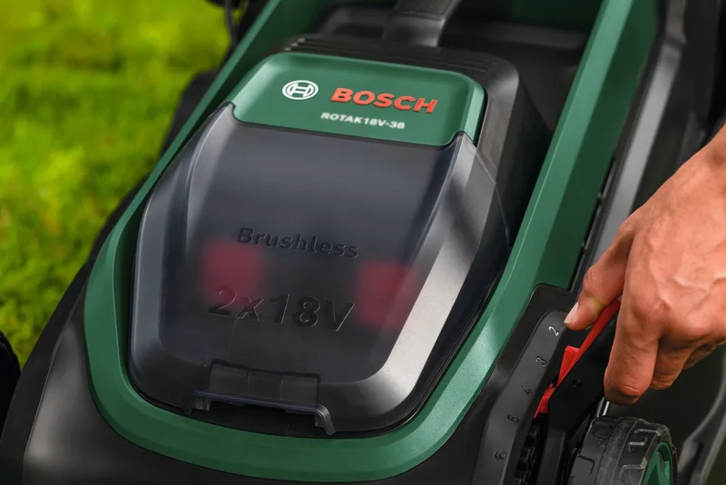 Rotak 18v2-38 Set Elektrische Grasmaaier van Bosch – productafbeelding 4 van 5
