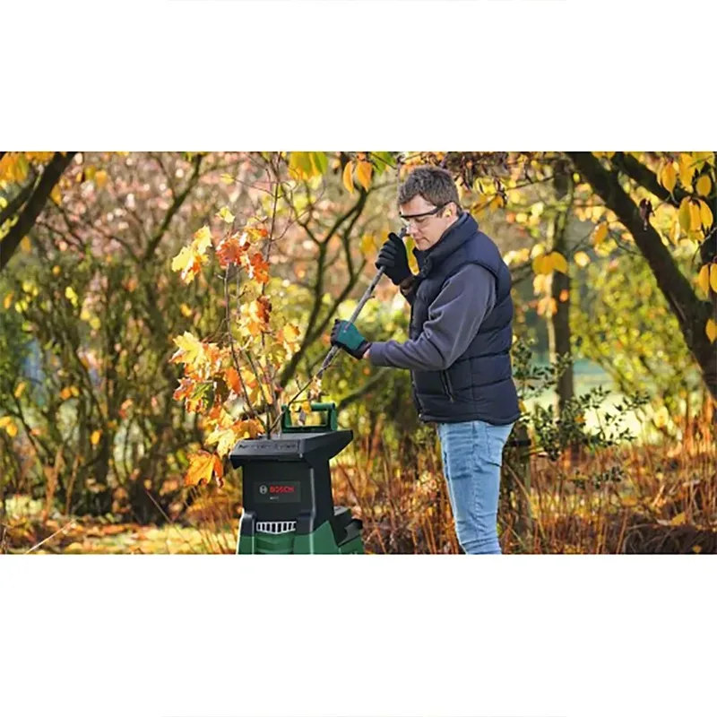 AXT 25 TC Hakselaar - 2.500 W - Incl. 53L opvangbak en aanduwstok van Bosch – productafbeelding 3 van 6