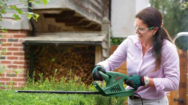 EasyHedgecut 45 Heggenschaar - op snoer - 420 W by Bosch – product image 2 of 5