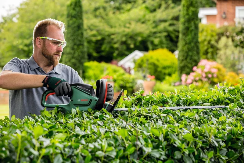 Elektro-Heckenschere UniversalHedgeCut 50 van Bosch, Groen – productafbeelding 3 van 4