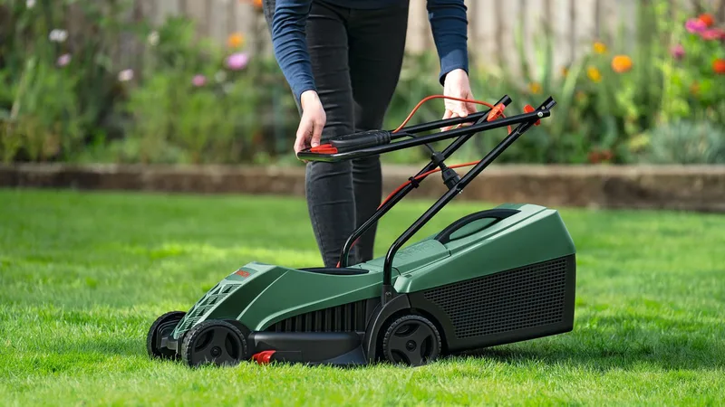 Elektrorasenmäher EasyRotak 32-215, 32 cm Schnittbreite by Bosch – product image 2 of 3