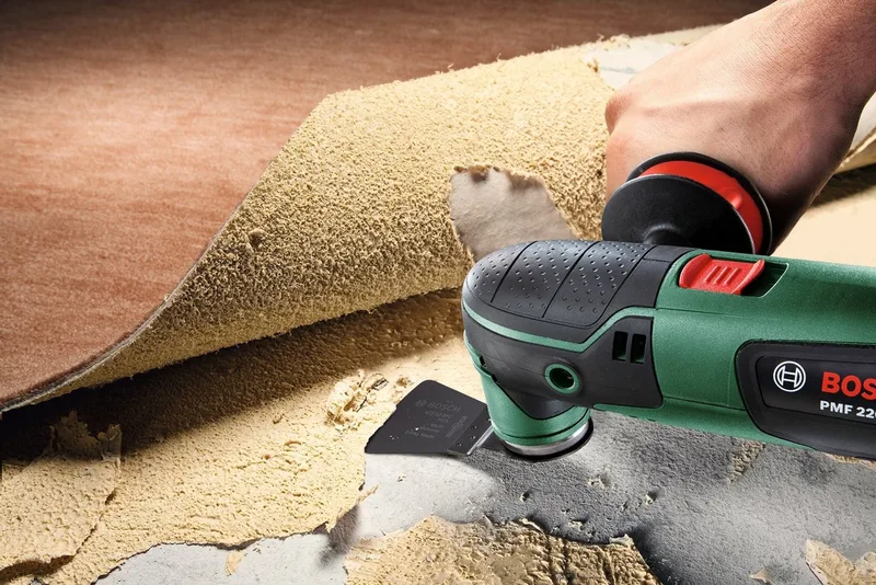 PMF 220 CE Multitool - op snoer - Oscillerend - 220 W - Incl. 9 accessoires en koffer by Bosch Home & Garden – product image 4 of 4
