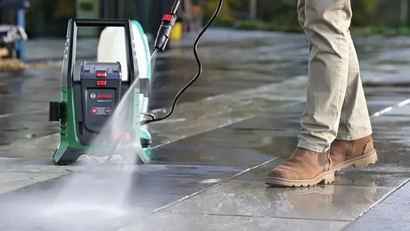 Akku-Hochdruckreiniger UniversalAquatak 36V-100 Solo, 36Volt von Bosch Home & Garden – Produktbild 2 von 3