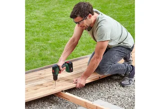 UniversalDrill 18V-60 Accuschroefboormachine - Met 2x 18 V Li-Ion accu (2,0 Ah) en lader by Bosch Home & Garden – product image 2 of 5