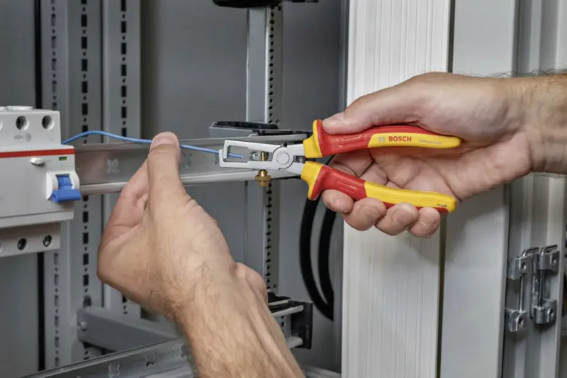 VDE-Universal-Abisolierzange 160 mm de Bosch – image du produit 2 sur 2