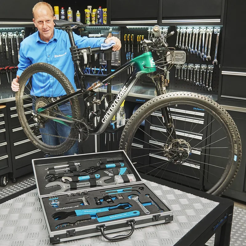 Datona® 21-delige Fietsgereedschap Set – Complete Gereedschapskoffer voor Mountainbike en Racefiets – Inclusief Pedaalsleutel, Kettingpons en Spaakspanner – Afmetingen 42x7x25 cm by Datona, Black – product image