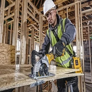 18V XR Serie - Cirkelzaag - 115mm - Brushless Motor - 4500 tpm de DEWALT – image du produit 3 sur 5