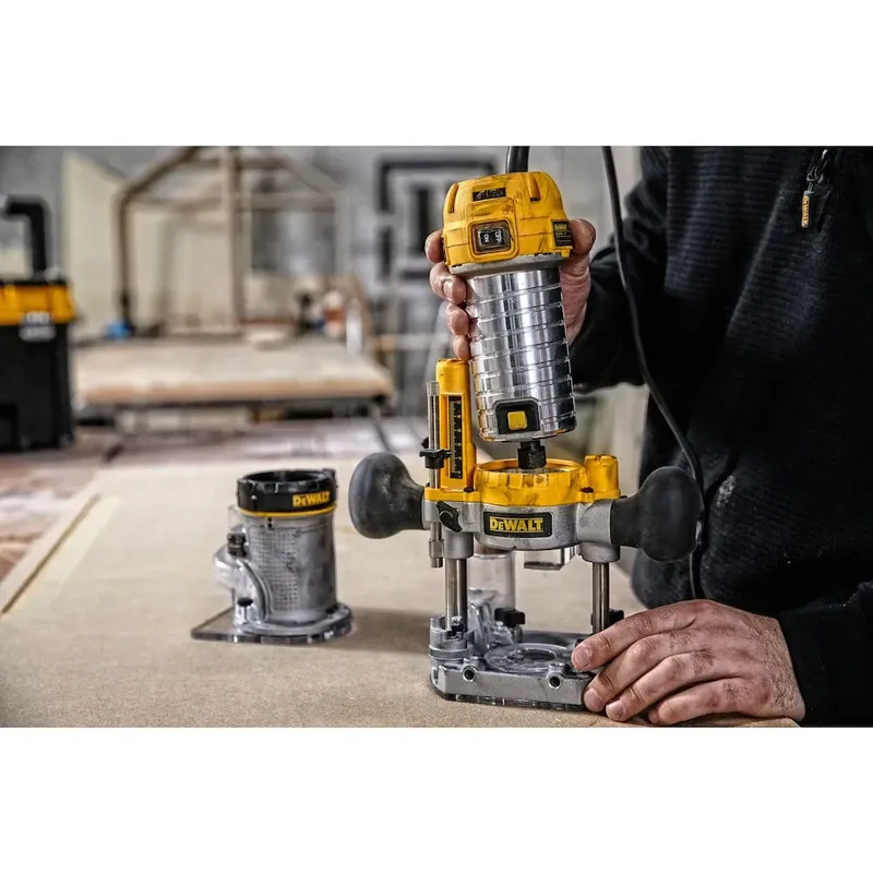 Bovenfrees D26204K - 900W - 6 t/m 8 mm - D26204K-QS van DEWALT, Wit – productafbeelding 4 van 4