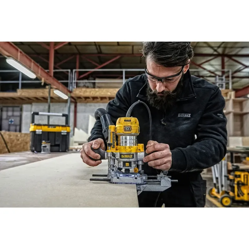 Bovenfrees D26204K - 900W - 6 t/m 8 mm - D26204K-QS van DEWALT, Wit – productafbeelding 2 van 4