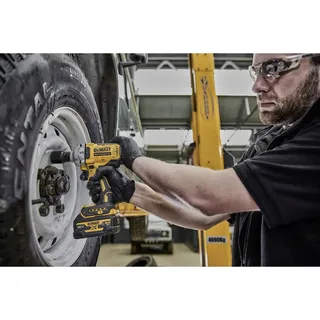 DCF891P2G-QW DCF891P2G-QW Clé à chocs sans fil Nombre d’accus fournis 2 5 Ah + batterie de DEWALT – image du produit 2 sur 3