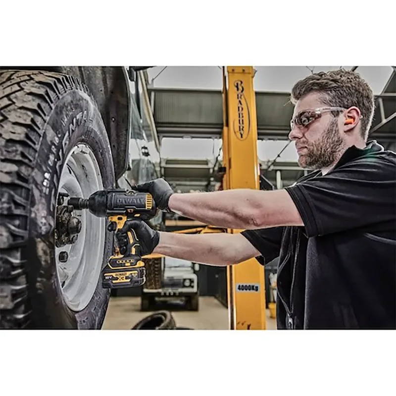 Gereedschap - 18V ACCU slagmoersleutel, 2x accu 5,0 Ah XR, rubberen hoes, oplader DCF900P2G van DEWALT – productafbeelding 5 van 6