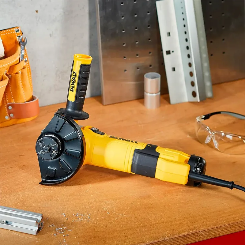Haakse slijper 125mm 1500W by DEWALT – product image 3 of 3