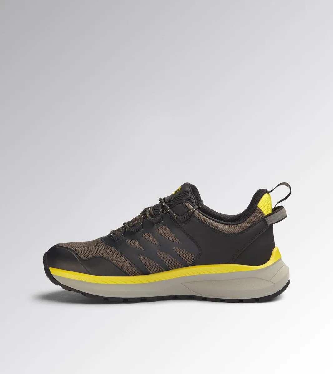 FREEDOM LOW O6 SR BROWN GRAY/YELLOW UTILITY de Diadora Utility, Brown gray, Yellow utility, 40 – image du produit