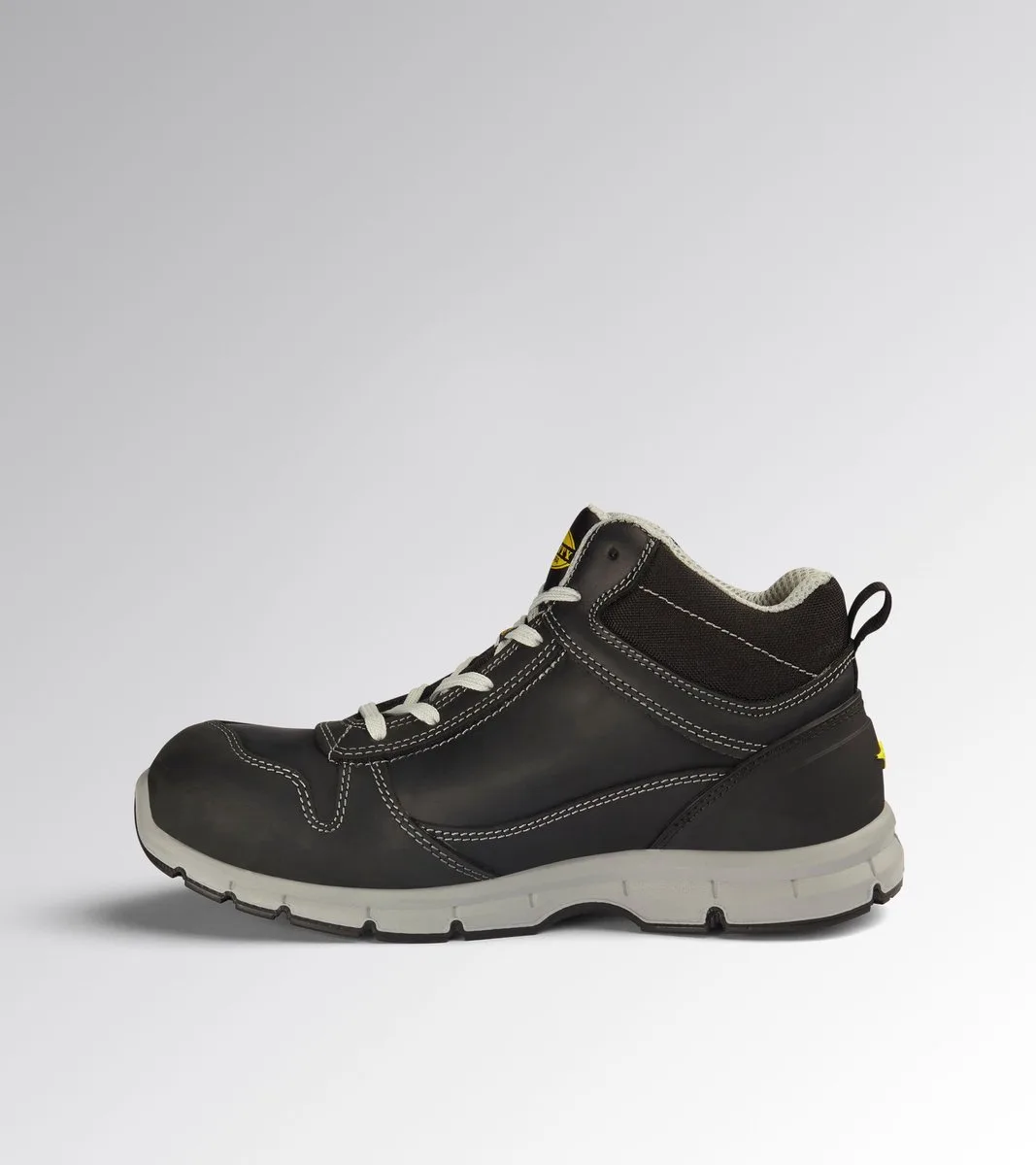 RUN MID S3S FO SR BLACK de Diadora Utility, Noir, 42 – image du produit