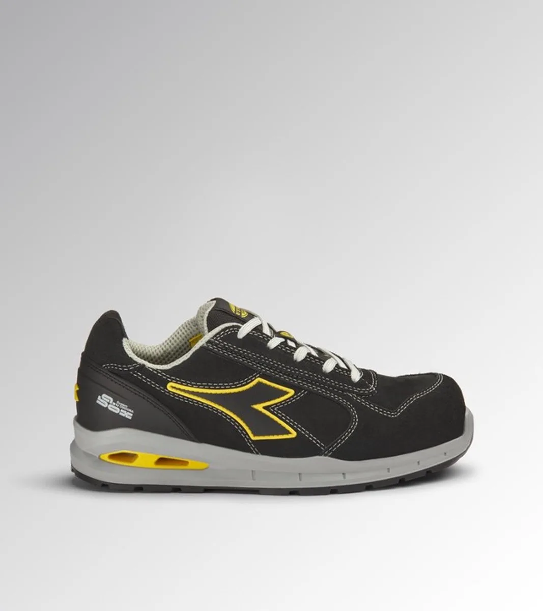 RUN NET Airbox Low by Diadora Utility, Black – product image
