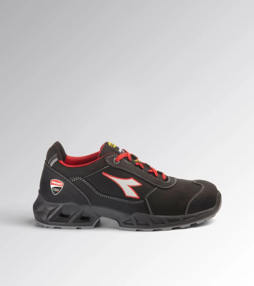 SHARK ENGINE LOW S3S FO SR BLACK/RED de Diadora Utility, Noir, Rouge, 41 – image du produit