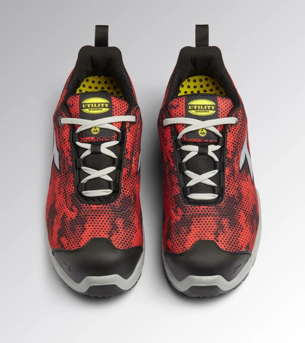 SHARK SI LOW S1PS FO SR SC BLACK/RED de Diadora Utility, Noir, Rouge, 37 – image du produit